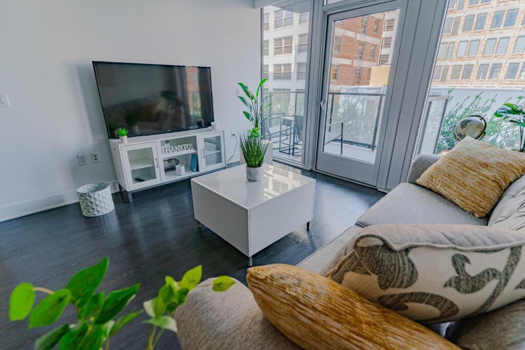 Apartament Downtown Paradise Escape With 2 Pools / Hot Tubs Los Angeles Zewnętrze zdjęcie